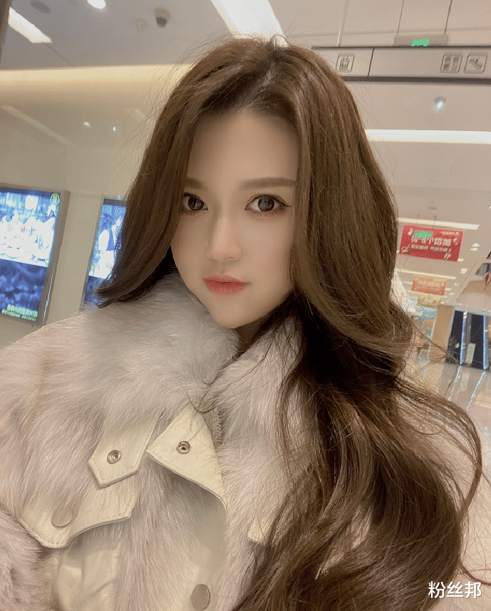 杨紫|天佑KS露脸直播，与陈静莹喂饭秀恩爱，小毒液给女儿改名跟外公姓