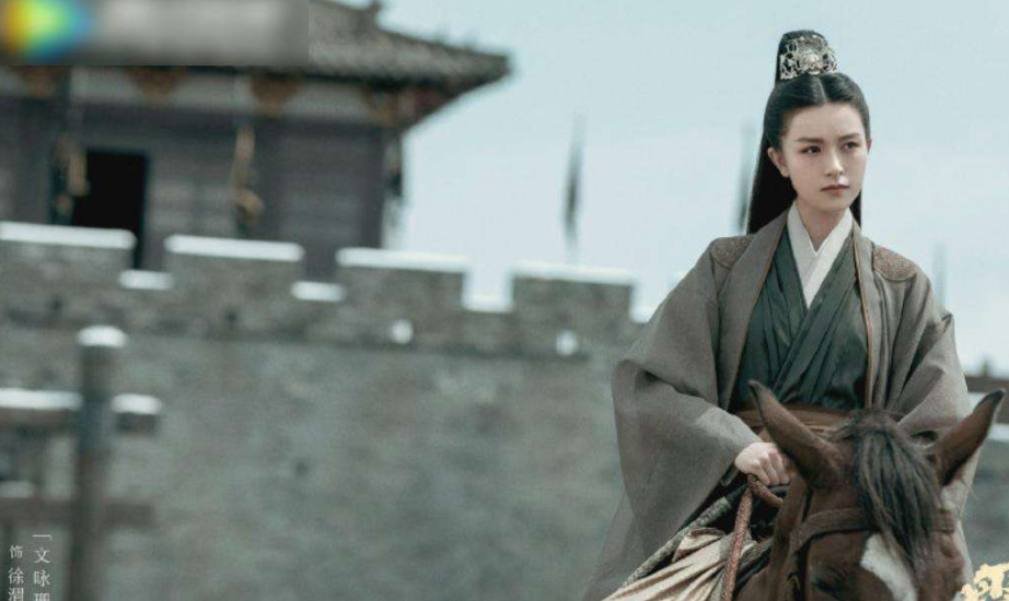 李庚希|她被女配角抢风头,网友:错不在长得一般,而是只会“站桩”