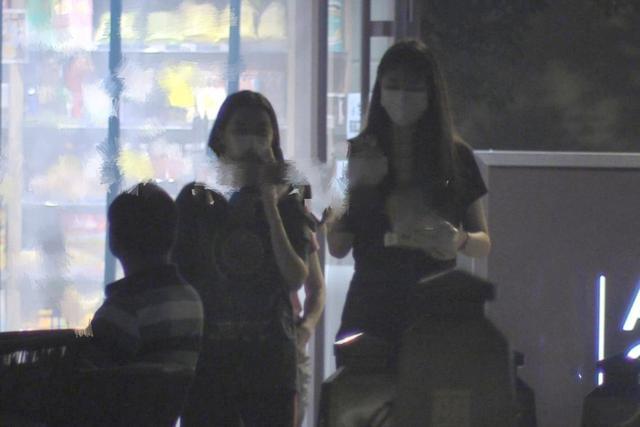 时尚风行派|15岁李嫣参加名媛闺蜜聚会！背心＋短裤竟美成焦点，气质赶超王菲