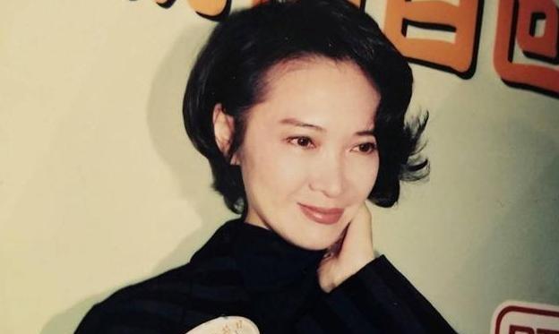 萧芳芳|萧芳芳：谢贤的挚爱，却被秦祥林抛弃，如今74岁活成传奇