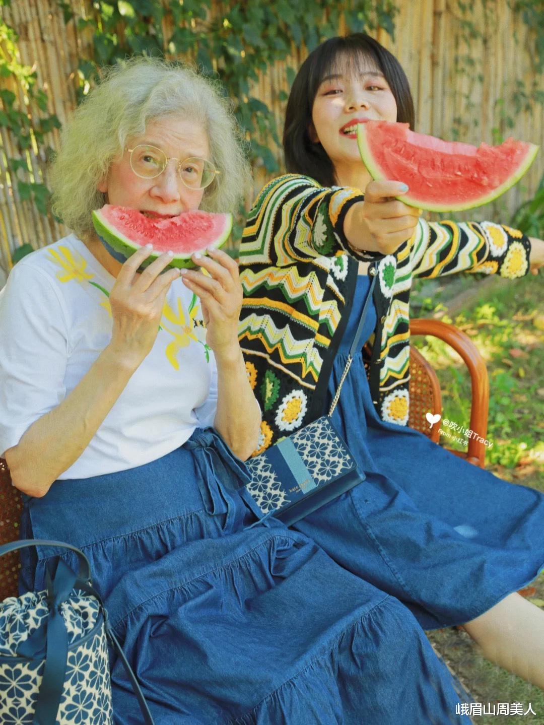 峨眉山周美人|这群60+\＂上海奶奶\＂凭街拍火了，不装嫩不显老，穿得时髦又好看
