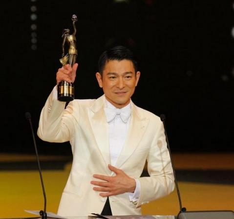 赵本山|刘德华曾被主办方当众打耳光，向华强都搞不定，却被赵本山搞定了