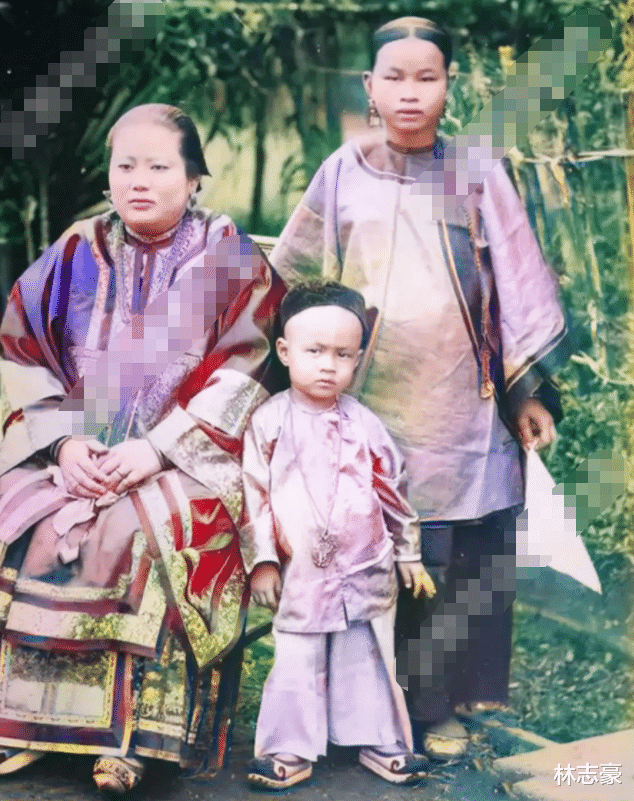 |历史过目难忘彩照，攻陷宁波的太平军，成群的御前带刀侍卫，撸着猫抽鸦片