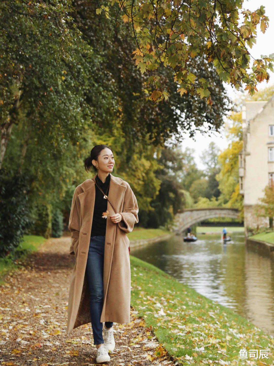 鱼司辰 秋冬、比黑白灰更炸街的是什么颜色？当然是大地色大衣，又飒又美