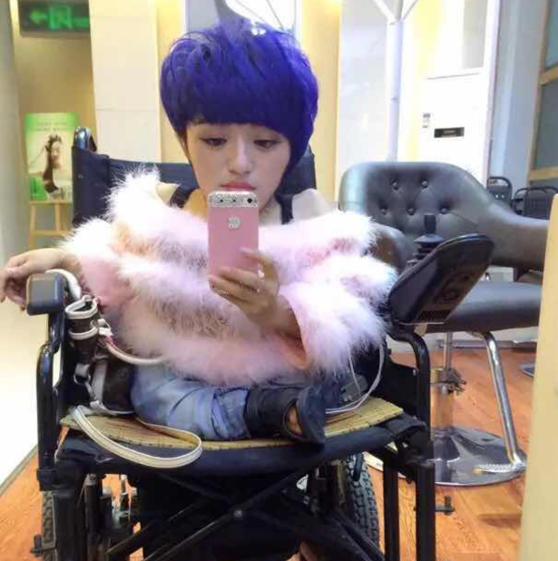 瓷娃娃|80厘米瓷娃娃嫁180帅气老公，没钱后惨被抛弃，网友：软饭硬吃