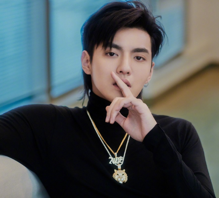 谢霆锋|吴亦凡事件后,作品均用代码代替其名,看清后网友:看守所编号?