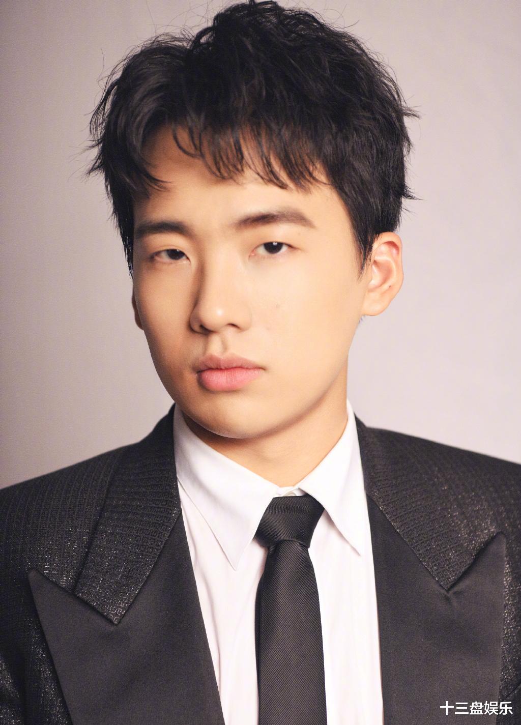 郭麒麟|曝光疑似与郭麒麟的聊天记录后，女网红光速道歉，理由还真有意思