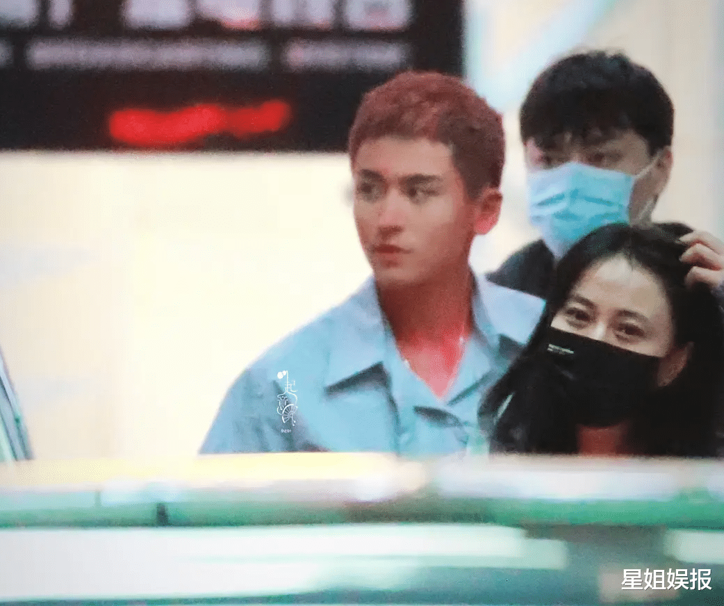 张哲瀚|张哲瀚和龚俊合体录《快本》!因化粉色眼影被嘲,发博称是为了遮麦粒肿