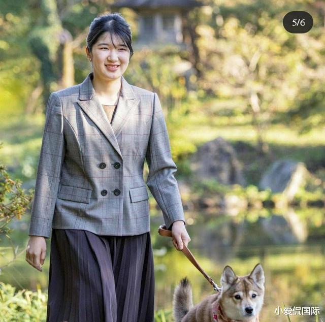 美智子|隔代亲，文仁给爱子借了一个王冠，美智子心疼孙女送上压箱底宝物