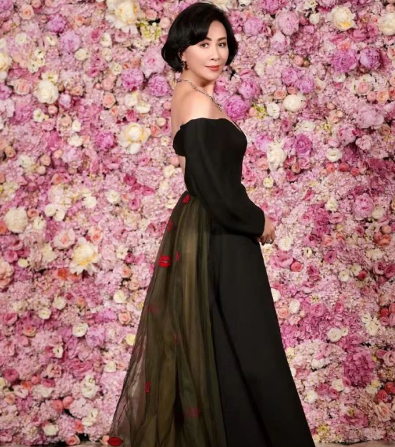 刘嘉玲|刘嘉玲56岁生日派对曝光!鲜花拥簇场地奢华,太有女王风范