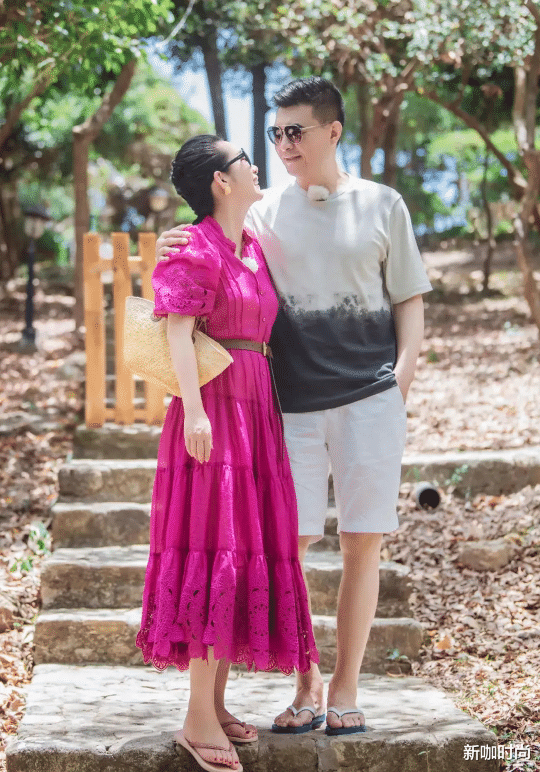 新咖时尚|?遇到玫红色不要怕，学秦海璐这么搭配，摆脱土味做个优雅女人