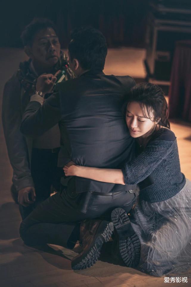 秦岚|42岁秦岚健身瘦成晾衣架！59厘米腰围细到不真实，P图都没她细