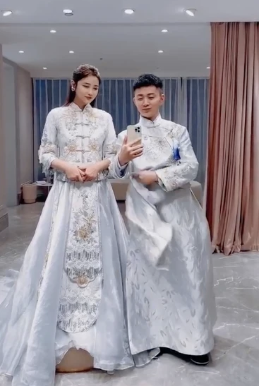 娟妈育儿生活|网红浩南补办婚礼排场大,劳斯莱斯达60多辆,豪宅曝光价值近千万