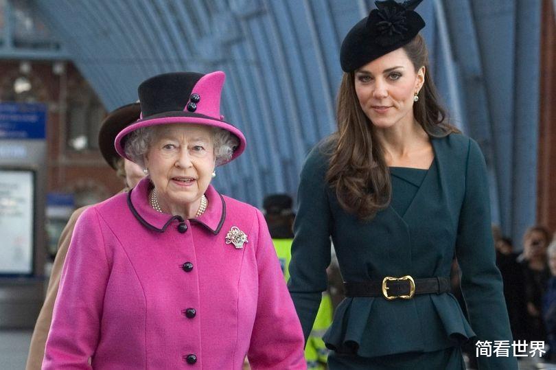 英国|英国95岁女王首晒陈年旧照，只给凯特撑腰，梅根嫉妒却无可奈何