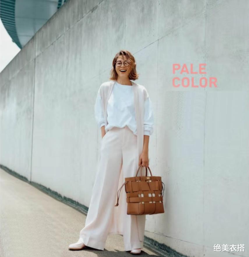 绝美衣搭|凭什么早秋一定穿奶茶色?我偏不!最时髦的“亮色配色”,大爱啊