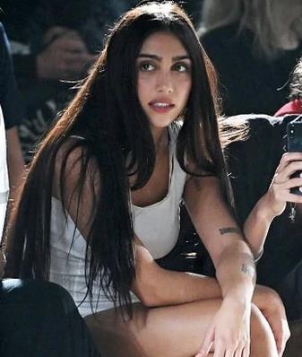 麦当娜|麦当娜女儿超狂野，不剃腋毛走红毯，豪放生活被骂翻