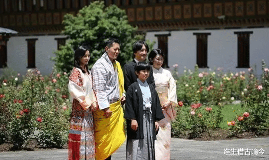 不丹|29岁不丹王后和日本纪子妃一家同框！王后太迷人，两家小王子比萌