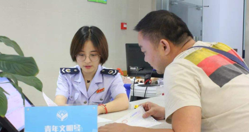 培训机构|研究生晒“税务局”工资，老师看后羡慕不已，难怪考公如此激烈