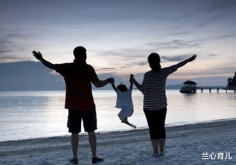 兰心育儿|两幼童被生父扔下15楼，只为了哄新女友开心，生母泣不成声