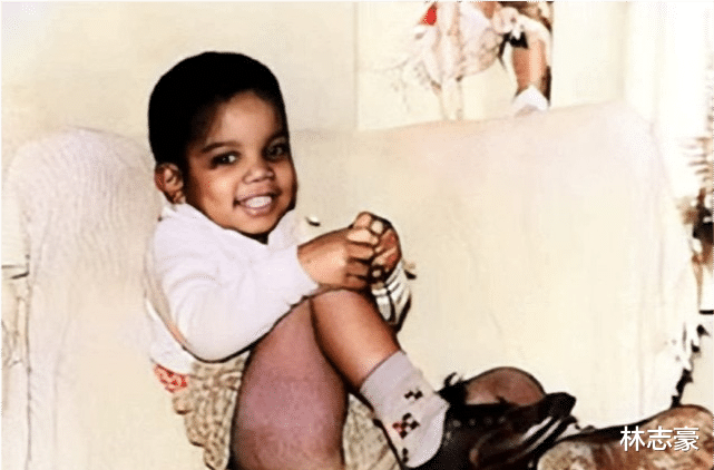 迈克尔·杰克逊|迈克杰克逊一生的9张彩照：图6被指控性侵儿童，图9被医生杀死