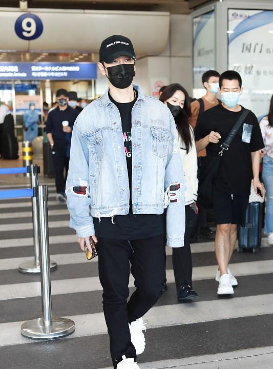波波的时尚 黄晓明瘦身成功变型男，身穿暗红色套装真酷，不再是“油腻霸总”