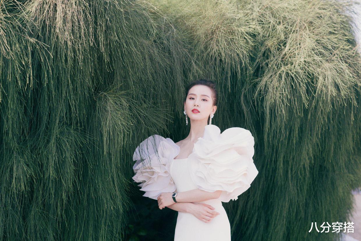 刘诗诗|刘诗诗把白色鱼尾流苏裙穿出仙女范儿，拿捏了温柔感，惊艳了众人