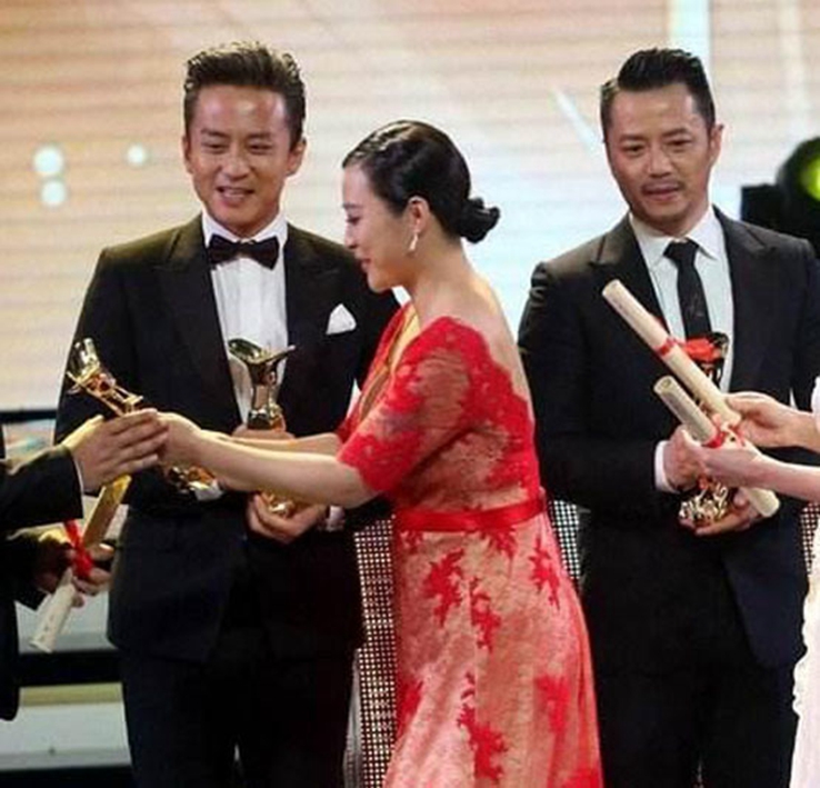 明星|明星们最尴尬的照片，当年无意间的留影，造成了多年的无奈