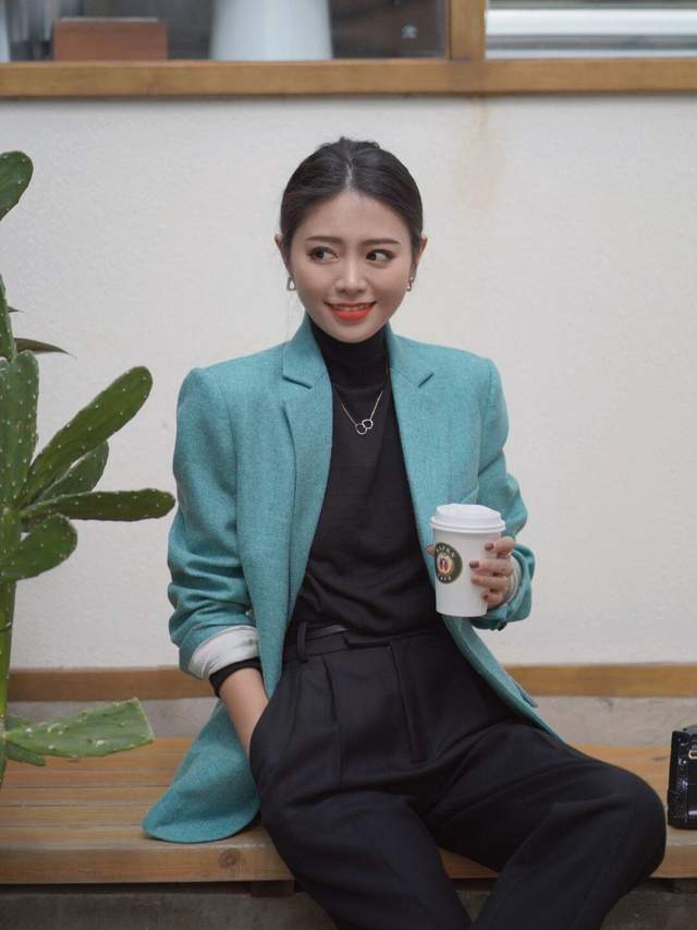 西装|这个秋冬流行“西装叠穿”，让职场OL也能兼顾保暖与时尚，超好看