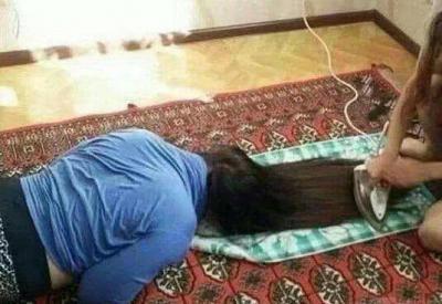 舜网 勇敢的小伙子给刚蜕完皮的眼镜王蛇喂水，会不会上演“白娘子报恩”？