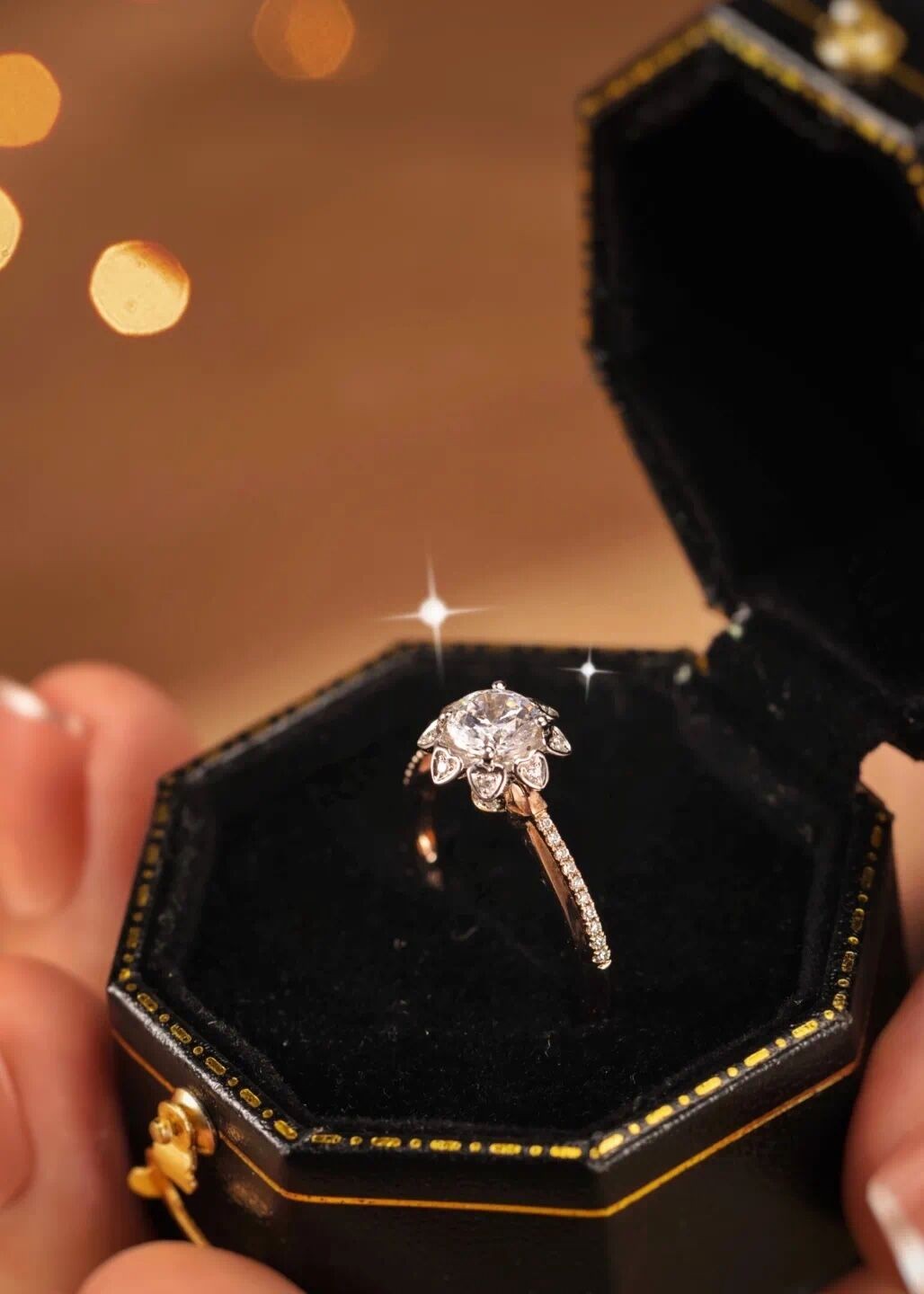 谛珂珠宝钻戒定制 花花世界の浪漫,看了这些花花钻戒,是不是也想拥有一枚?