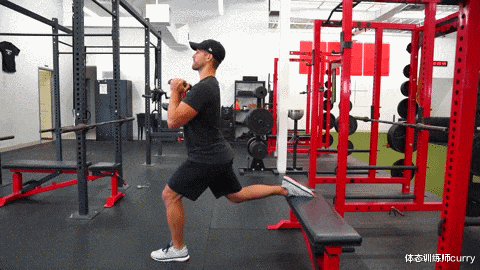 爷孙恋|硬汉杜夫朗格，63岁娶25岁娇妻上演爷孙恋，男人越老越要健身