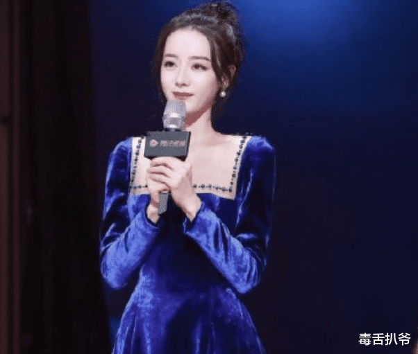 肖战|拾光盛典众星齐聚：杨幂造型加分，热巴美貌封神，肖战压轴出场！