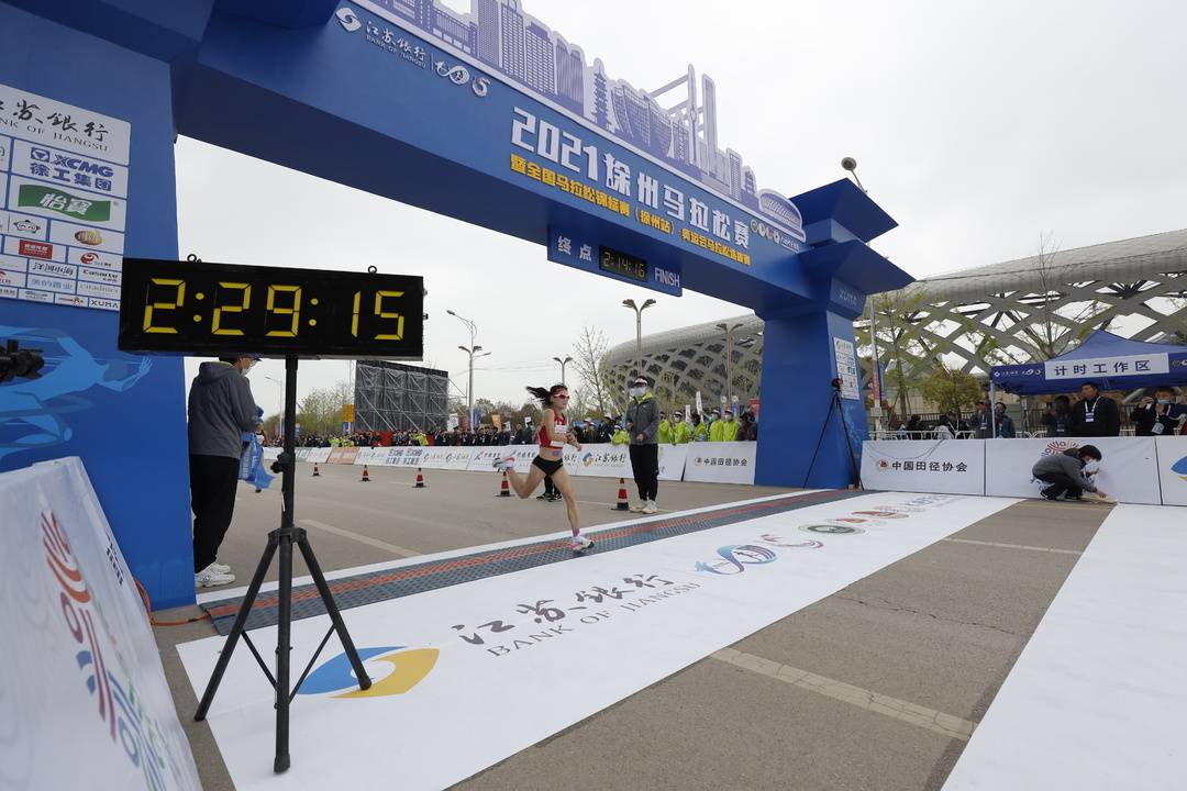 徐州|刚刚！徐州全马冠军强势诞生！带你直击现场！