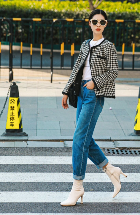 何有强 入冬之后可以穿，黑色高领毛衣搭配牛仔裤，穿出大长腿和小蛮腰