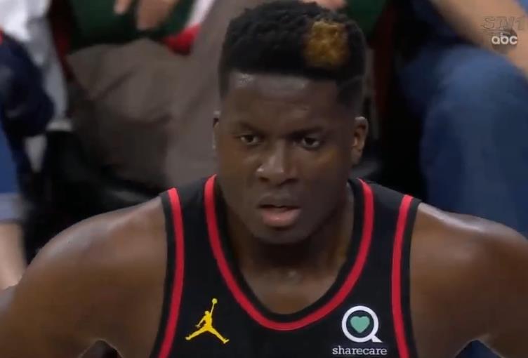 76人队|拒绝26分大逆转！东部黑马取开门红，20记三分创纪录，轰晕76人