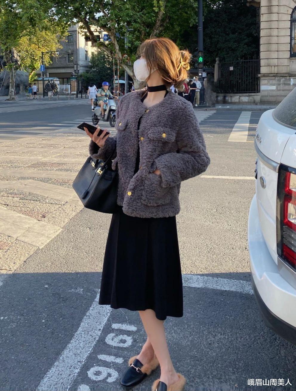 峨眉山周美人 建议四五十岁的女人，尽量不要穿阔腿裤！其实这些下装更时髦