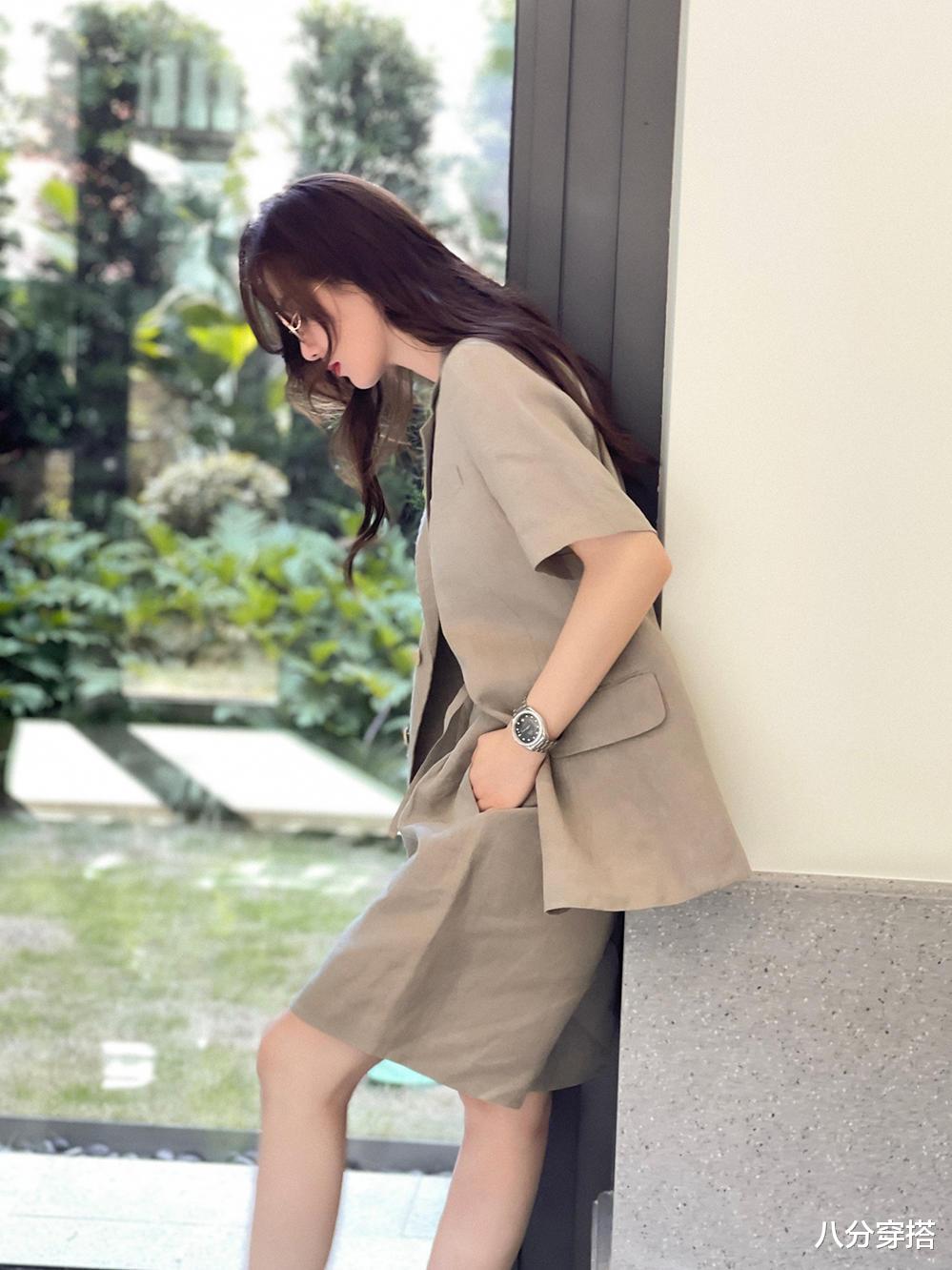 刘诗诗|被“刘诗诗”迷住了，穿亚麻棕西服配针织衫简约大气，优雅温柔