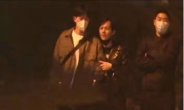 钱三一|何炅晒照告别乌镇，未露正脸引猜测，此前屡被拍面容憔悴醉酒痛哭