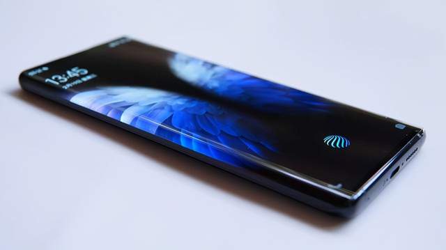 曲面屏|曲屏为何成为高端旗舰标配？虽然曲屏显高级，但直屏才是YYDS