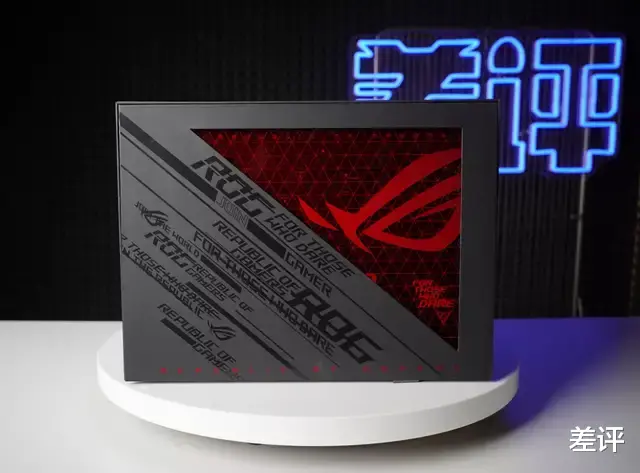 英特尔|为了12代英特尔踩爆的牙膏管，我们组了台贵到懒得算的主机