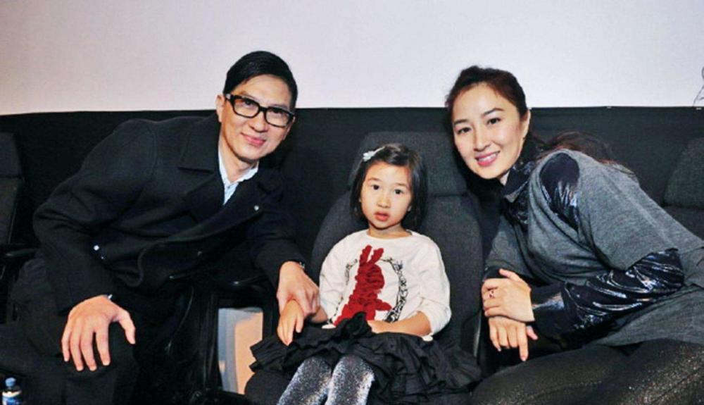 张家辉|1995年，张家辉第一次进关咏荷家，见岳父后立马向女友提出分手