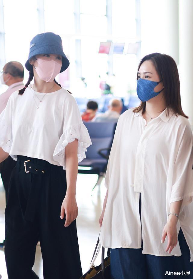 Ainee小屋|阿娇真不在意形象，大码衬衫松垮没型，和身边阿sa一比好显胖