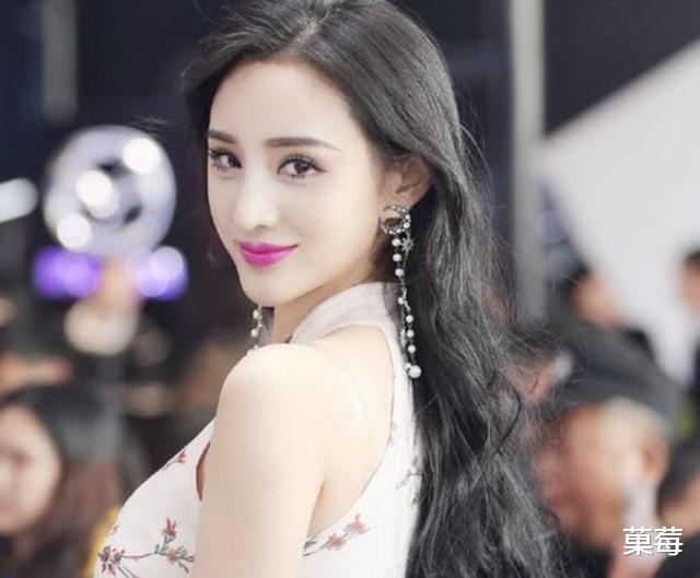 菓莓 25岁“第一美腿车模”,穿旗袍大秀曲线玲珑,运动很是关键啊