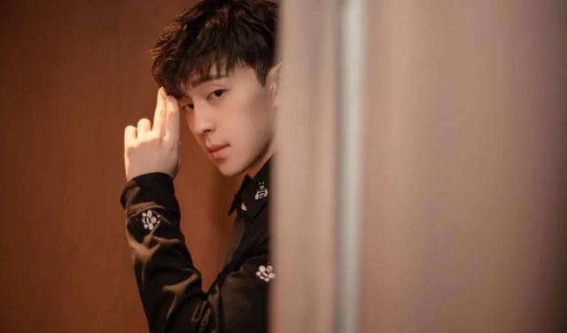 黄旭熙|小八卦，邓伦，白冰，张子枫，黄旭熙，肖宇梁曾舜晞