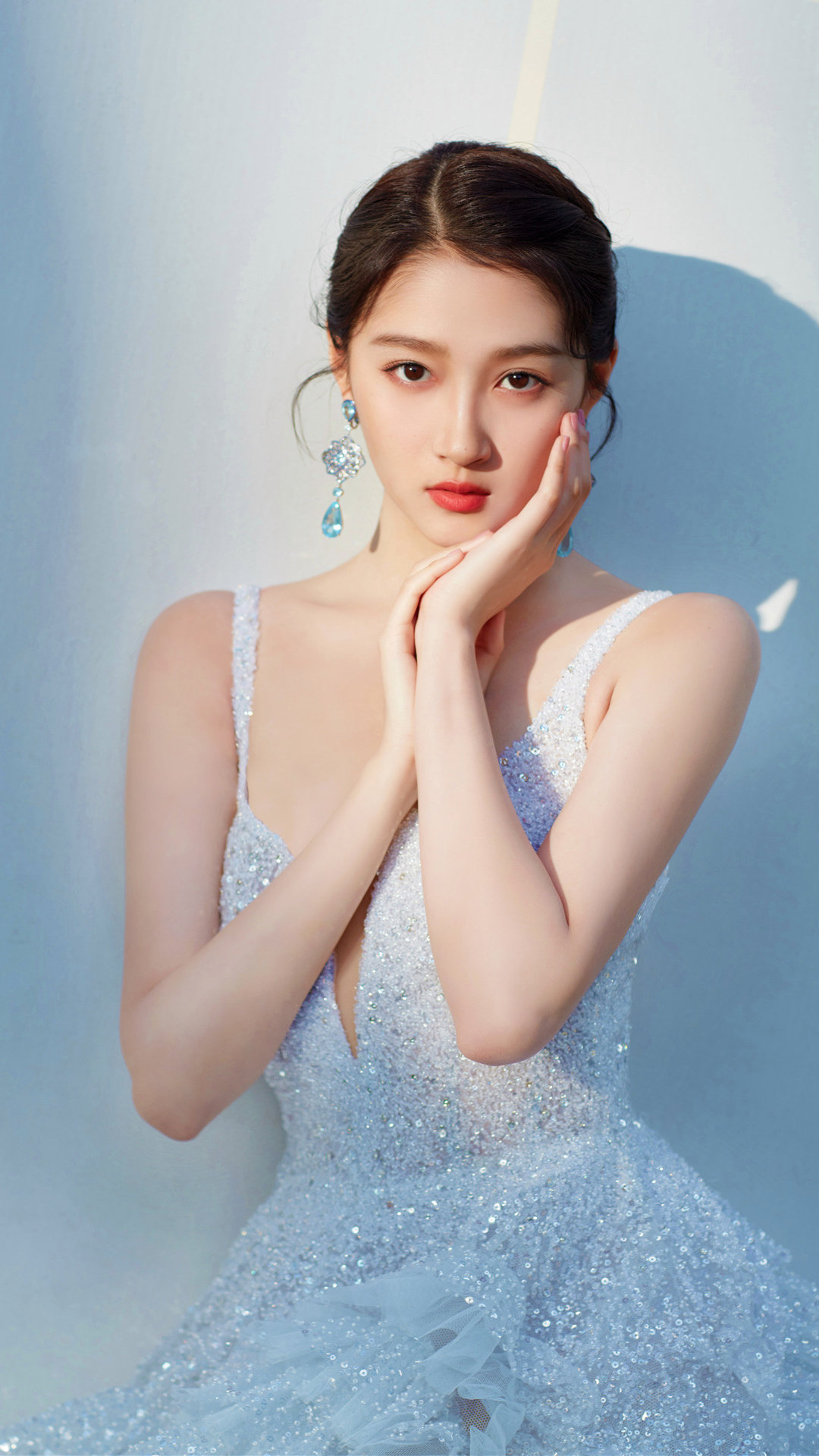 迪丽热巴|迪丽热巴的年薪，鹿晗的片酬，关晓彤的收入，差距不是一般大