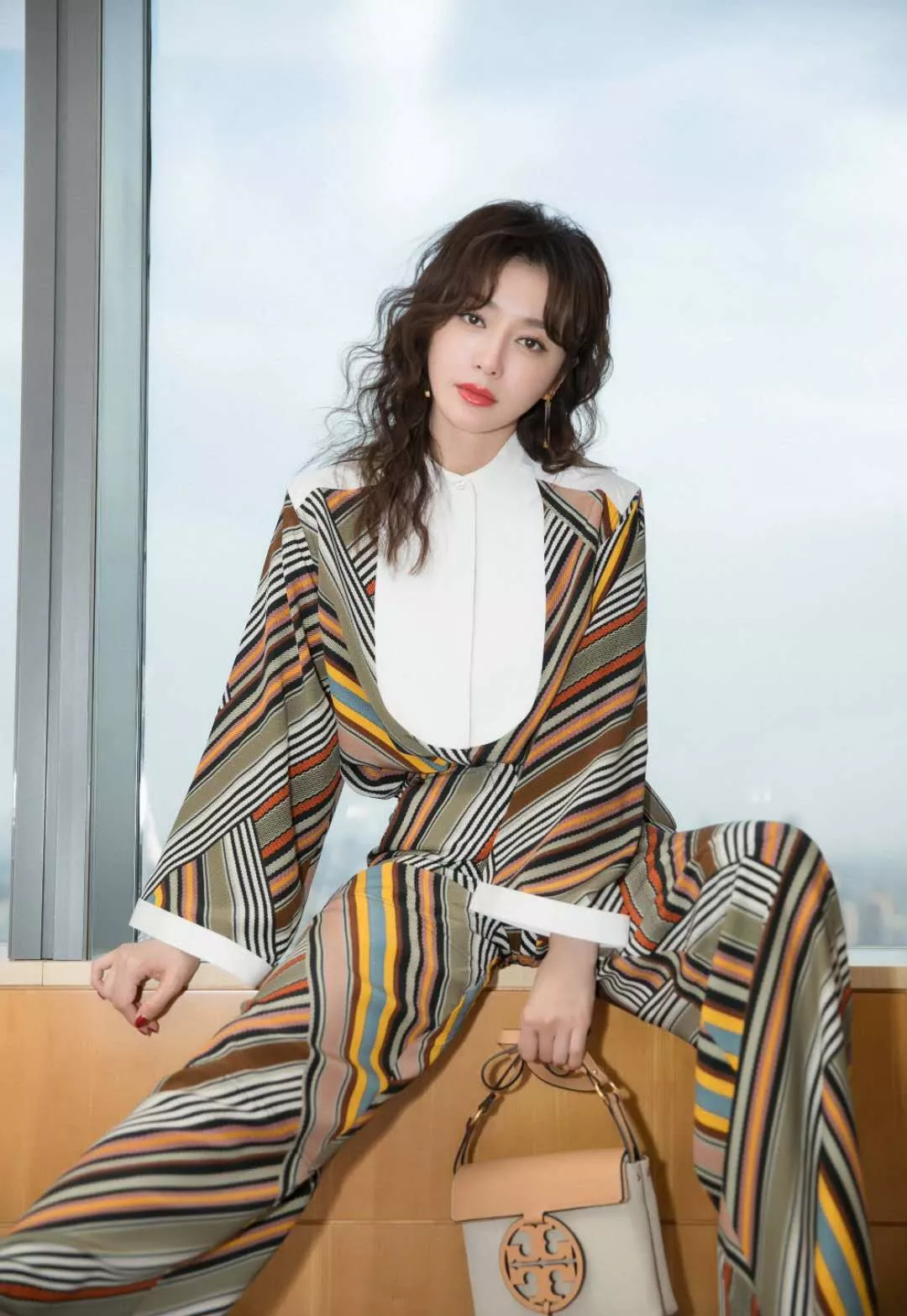 穿衣搭配|秦岚大谈“姐弟恋”，高段位的穿搭公式你GET了吗？