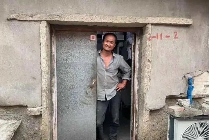 树艺蛙APP|普通人的艺术梦，收废品18年，蜗居创作1000幅画作。