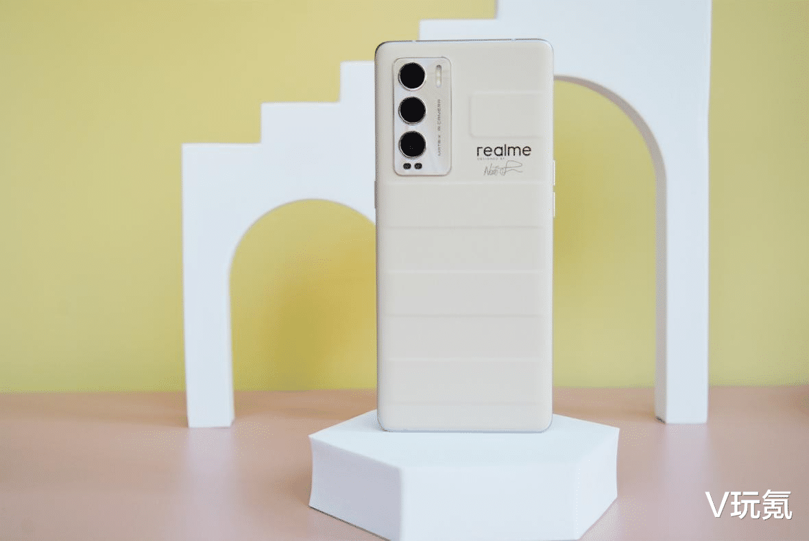 realme|重拳出击！realme打出双十二“组合拳”，网友：差点懵了