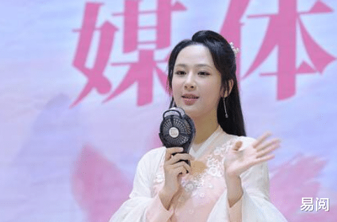 发型|杨紫换了新发型 ,看上去和以前不一样了
