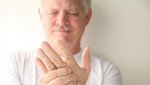 血栓|体内有栓，手脚一般会出现4个症状，占的越多，血管堵得越严重